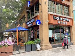 Luckin Coffee Masuk Indonesia 2025: Revolusi Digital Coffee atau Ancaman Nyata?