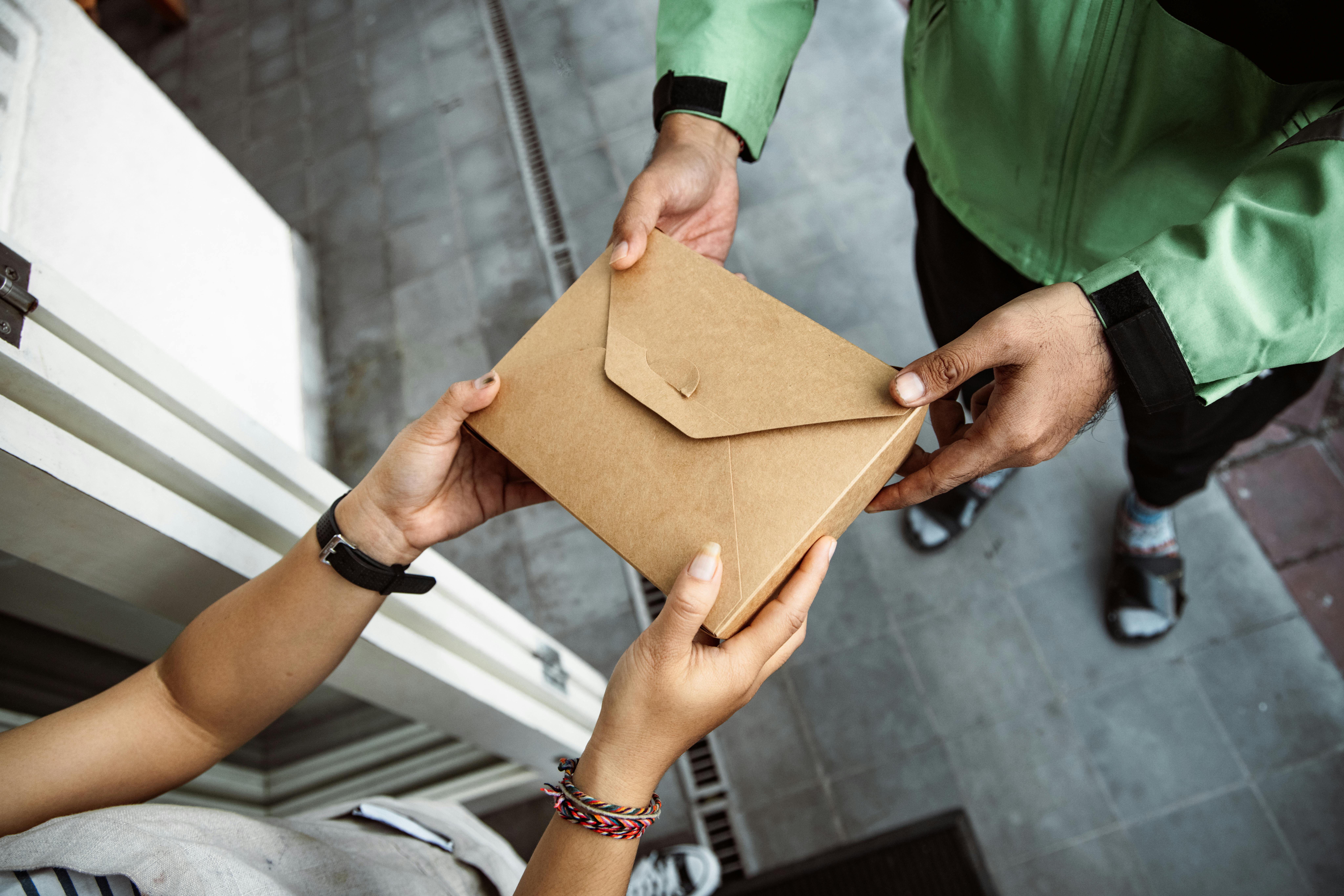 Perang Food Delivery Indonesia 2025: GoFood vs GrabFood vs foodpanda - Siapa yang Menang?