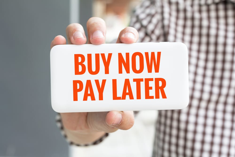 {{ Buy Now Pay Later: Kemudahan Berbelanja atau Jebakan Konsumtif? }}